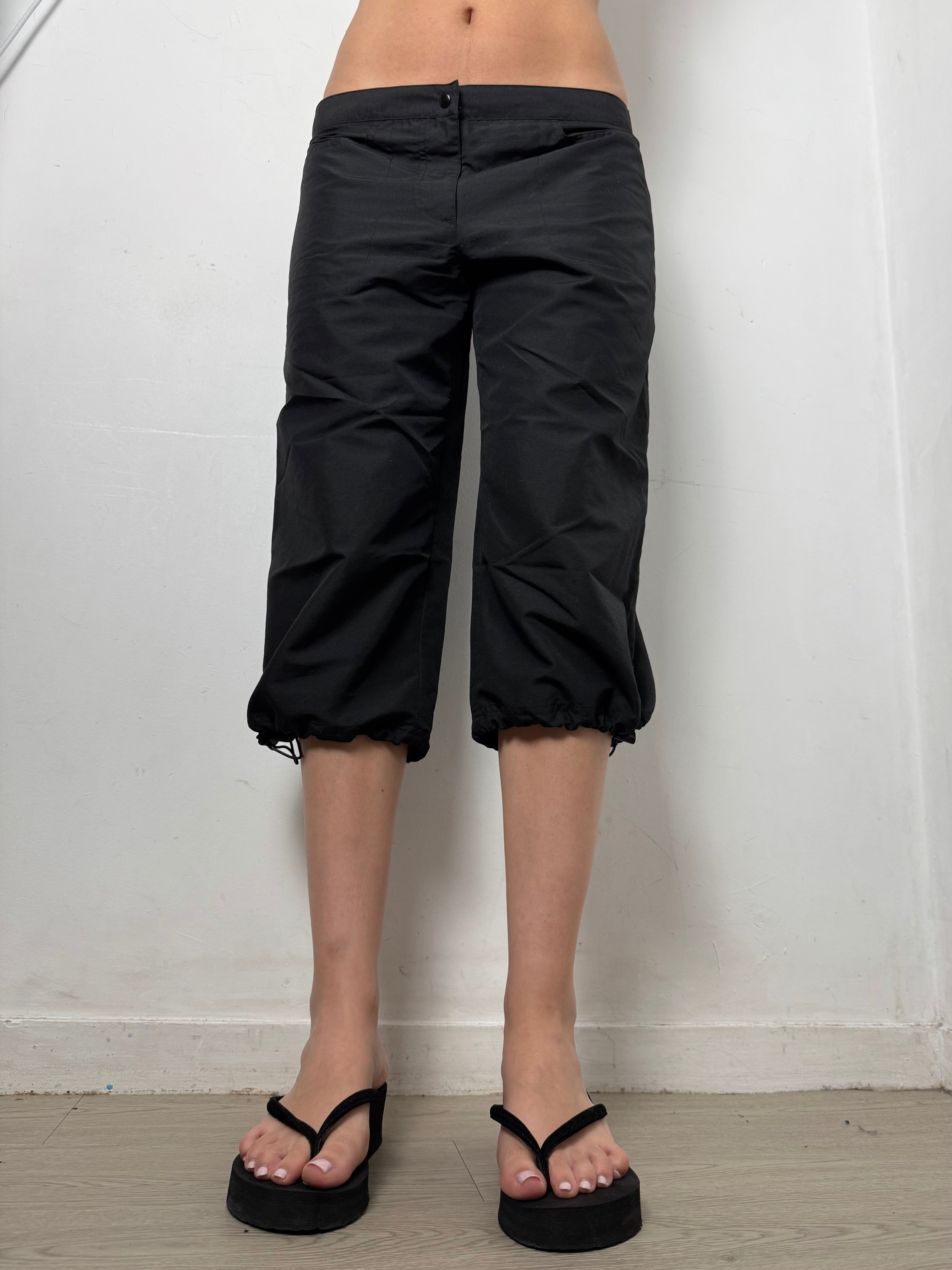 Black low rise baggy capri pants (L)