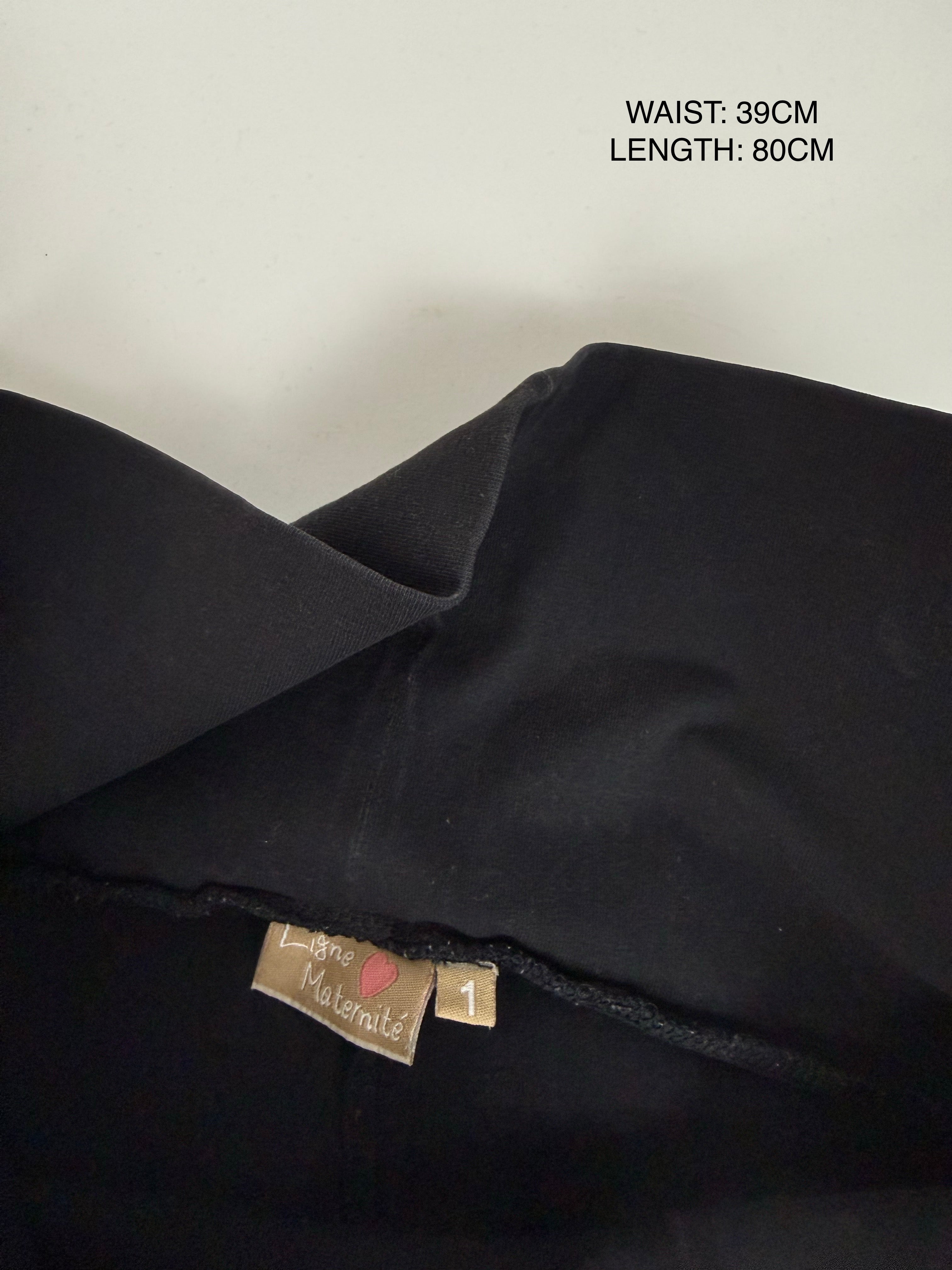 Black activewear low rise capri pants (M)