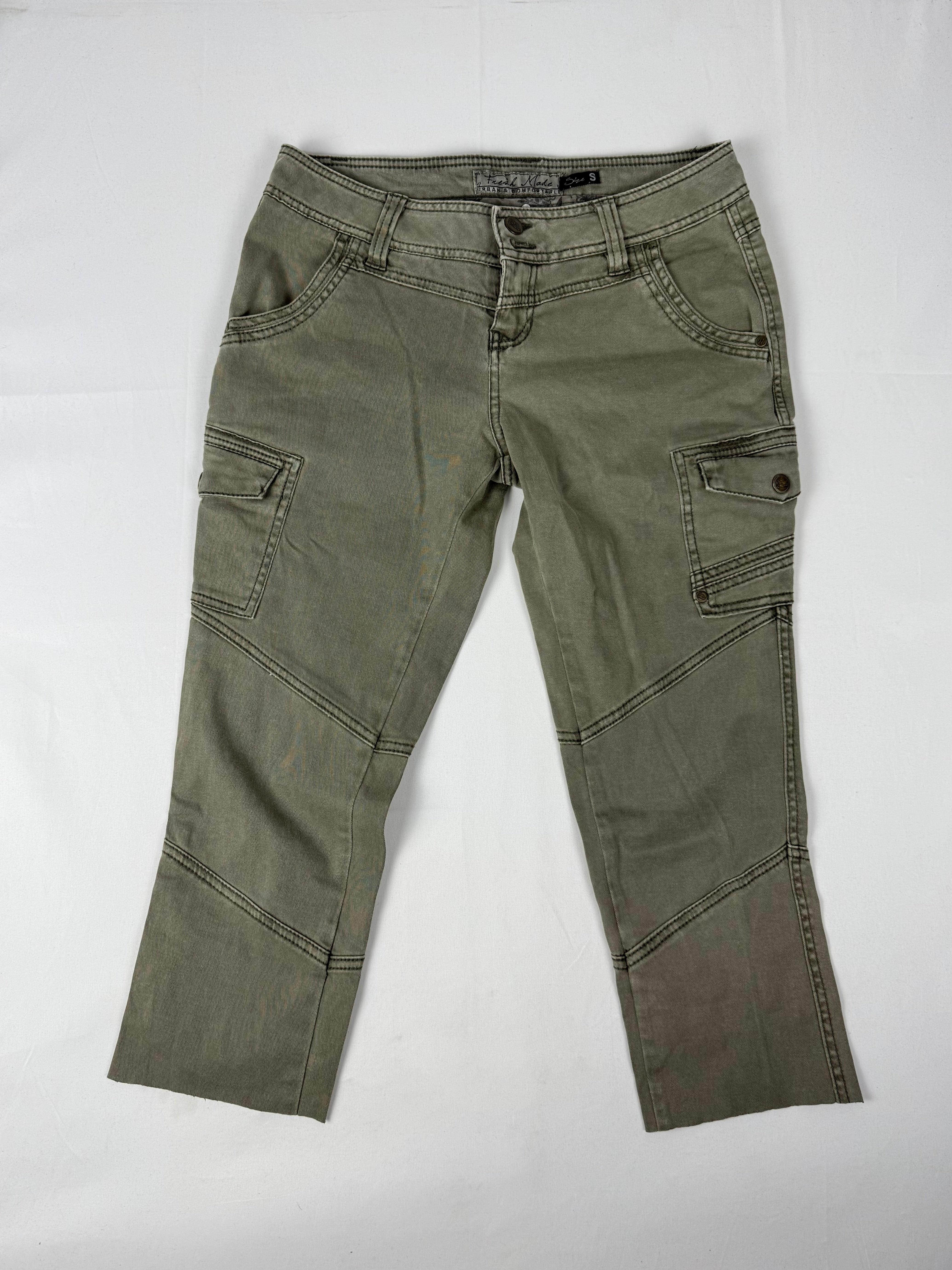 Khaki stretchy low rise capri pants (M)