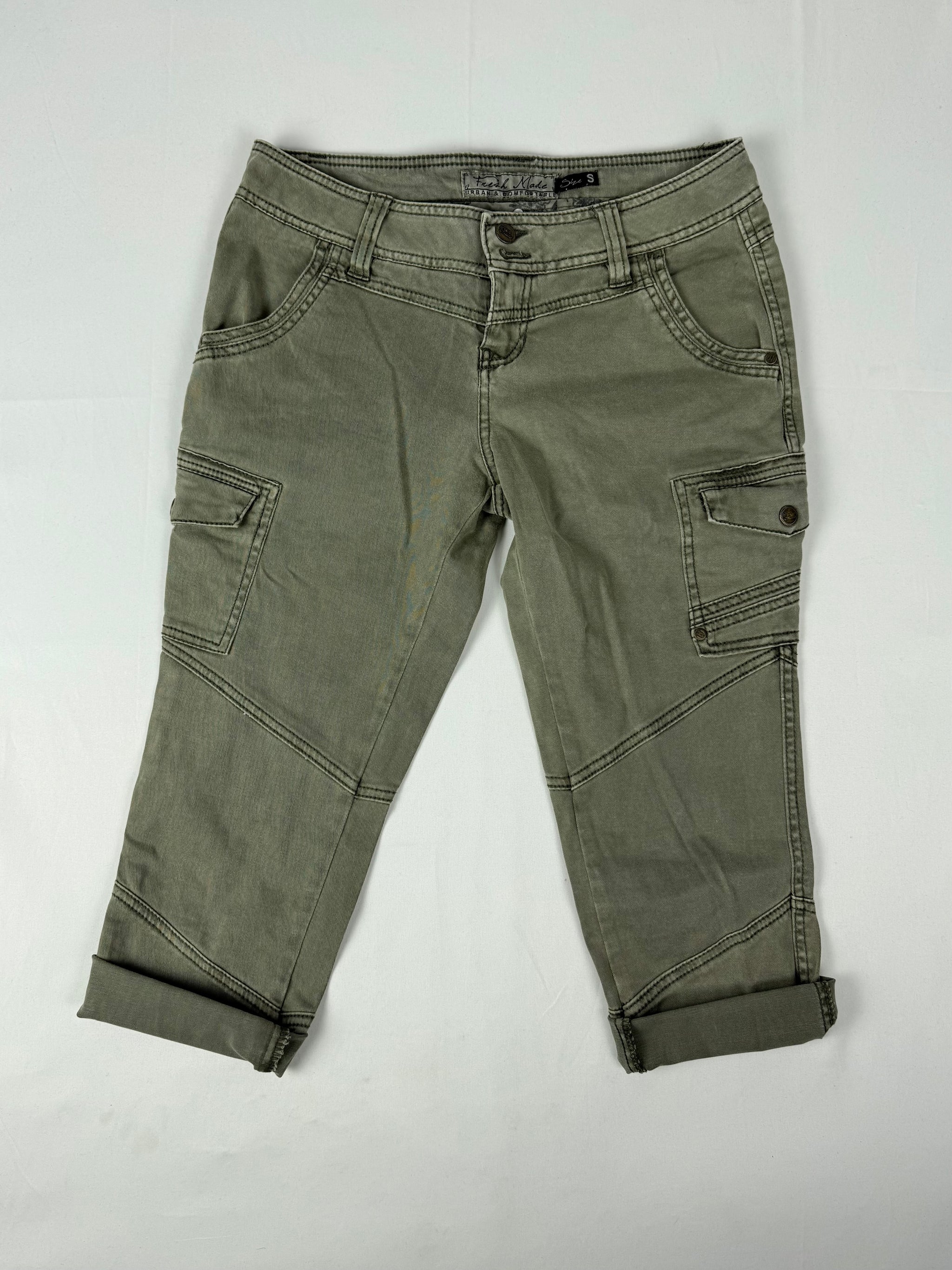 Khaki stretchy low rise capri pants (M)