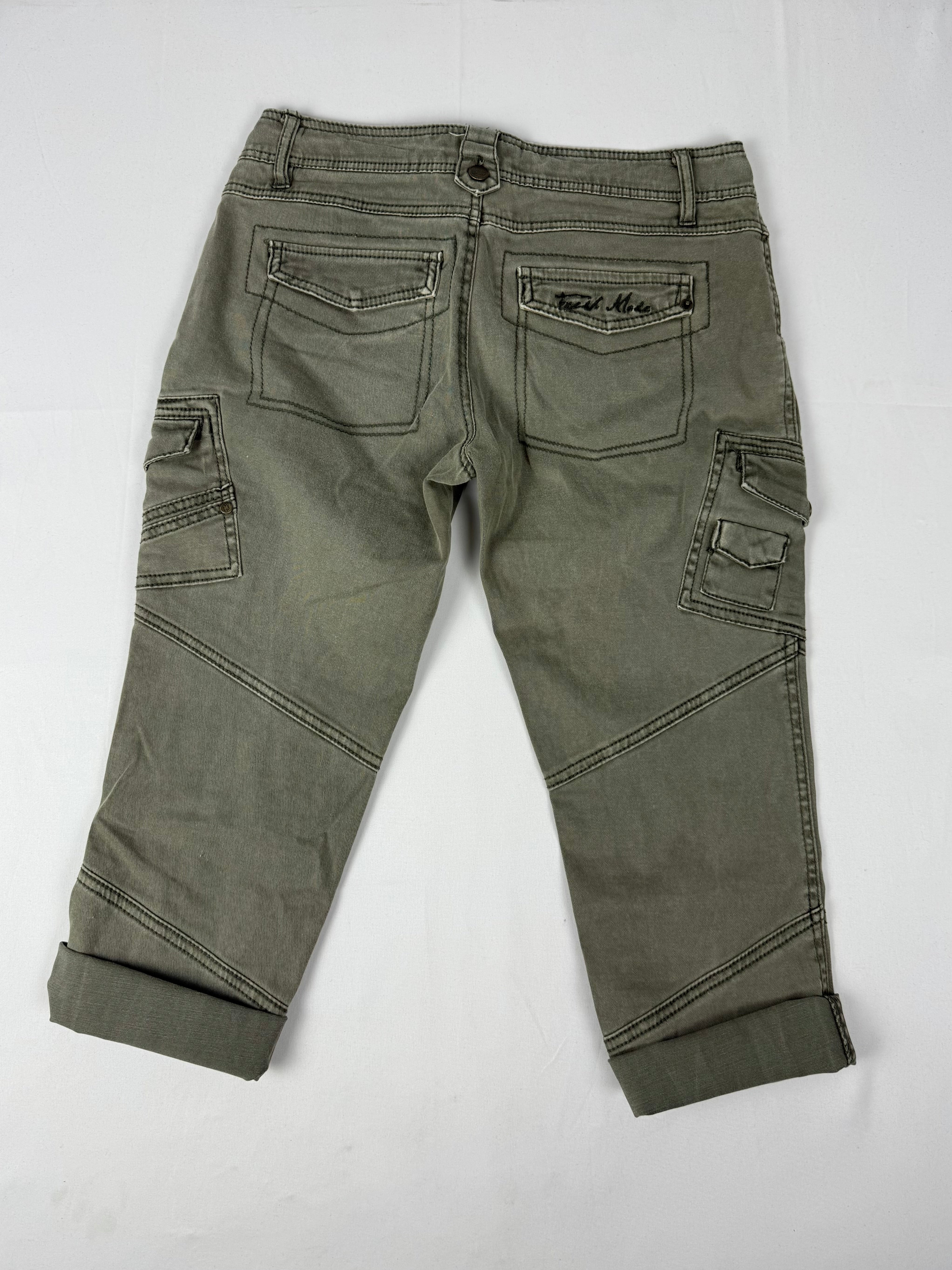 Khaki stretchy low rise capri pants (M)