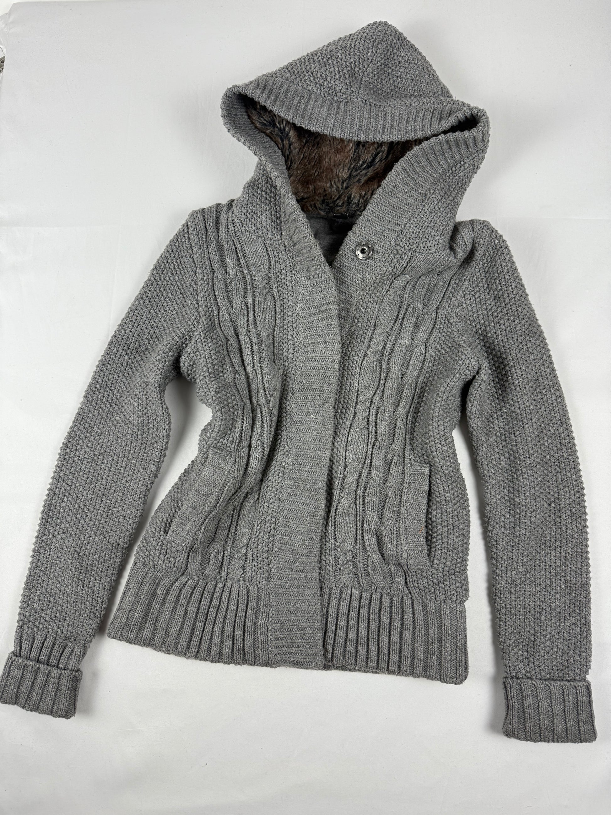 Grey inside faux fur zip up hooded knit jumper (S/M)