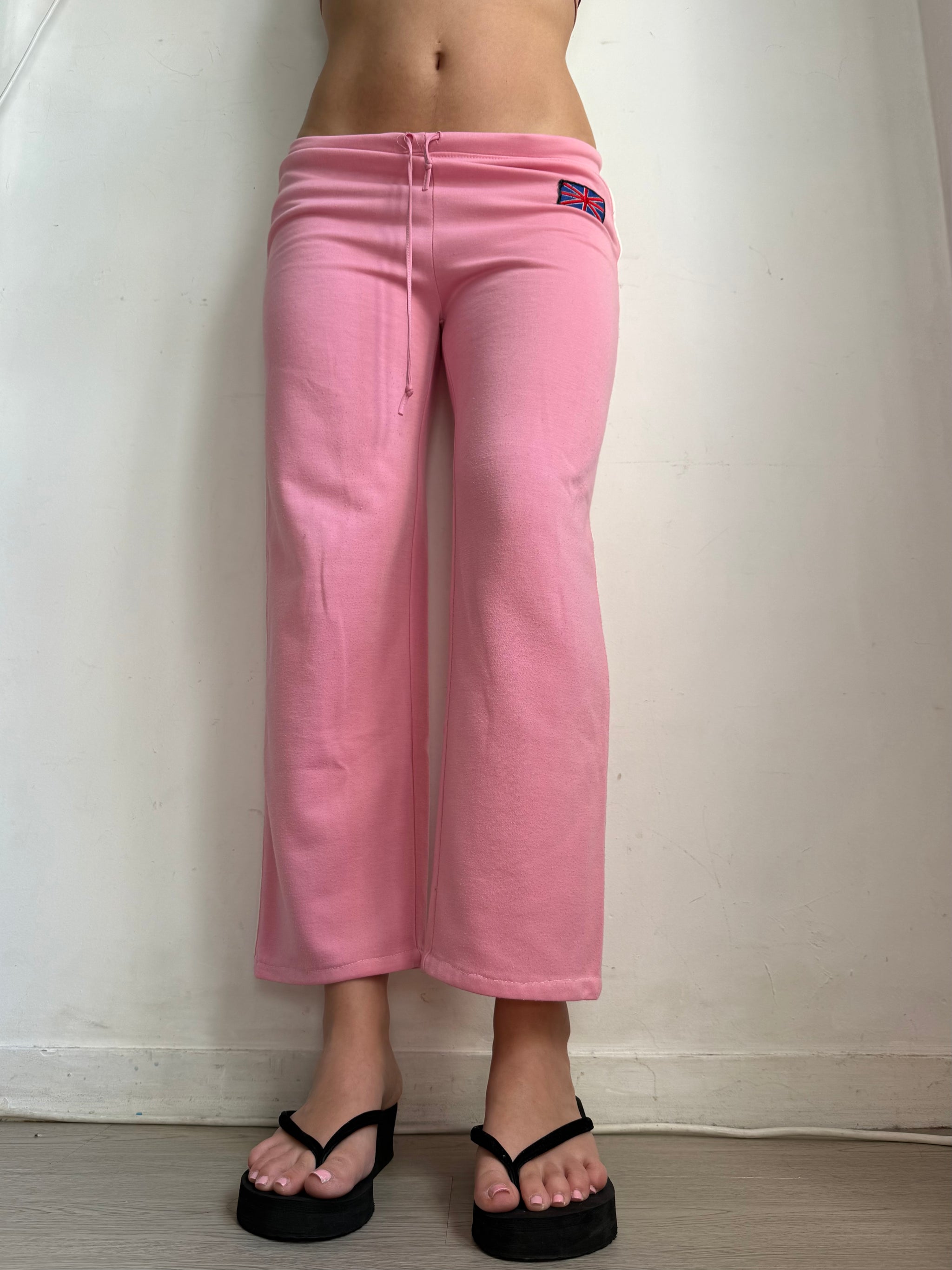 Pink low rise capri activewear pants (M)