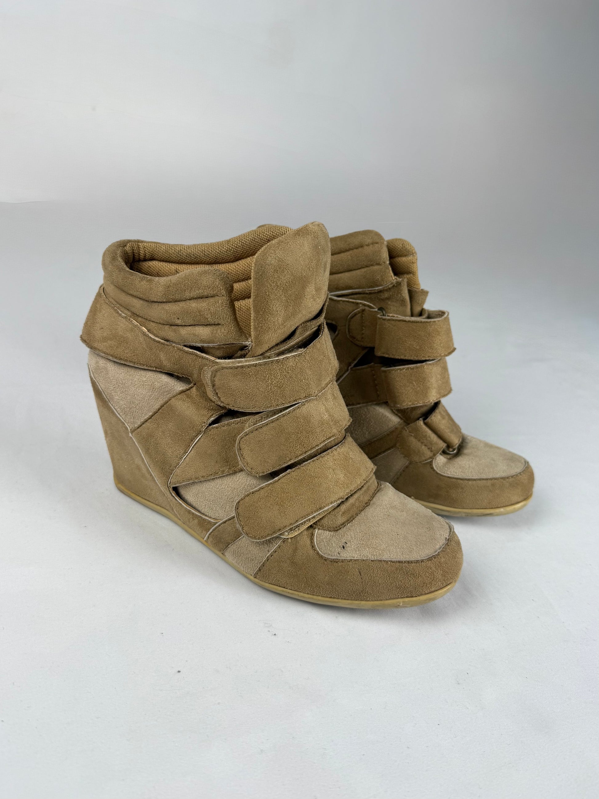Beige wedge heels sneakers (38)