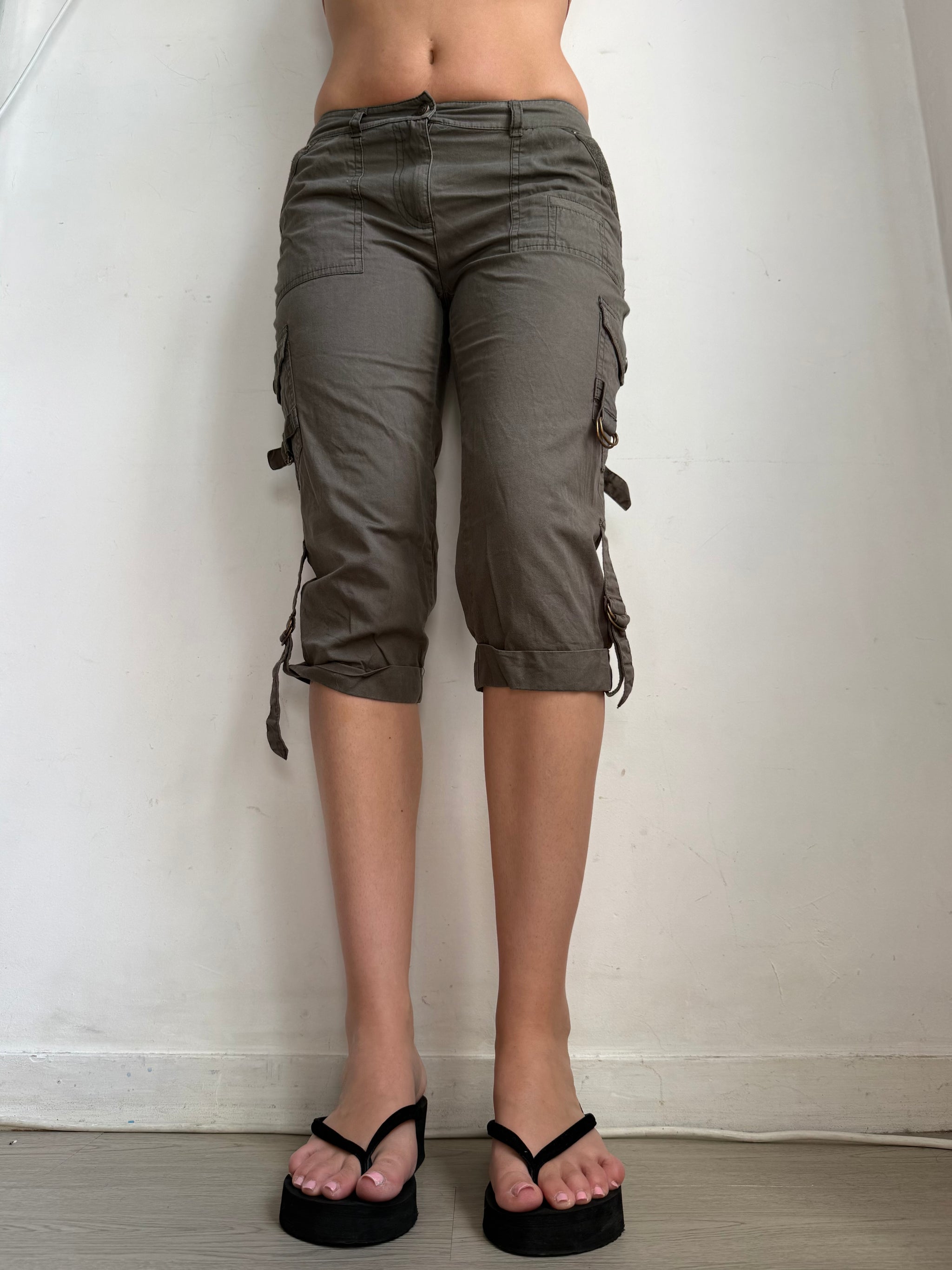 Khaki cargo low rise capri pants (S/M)