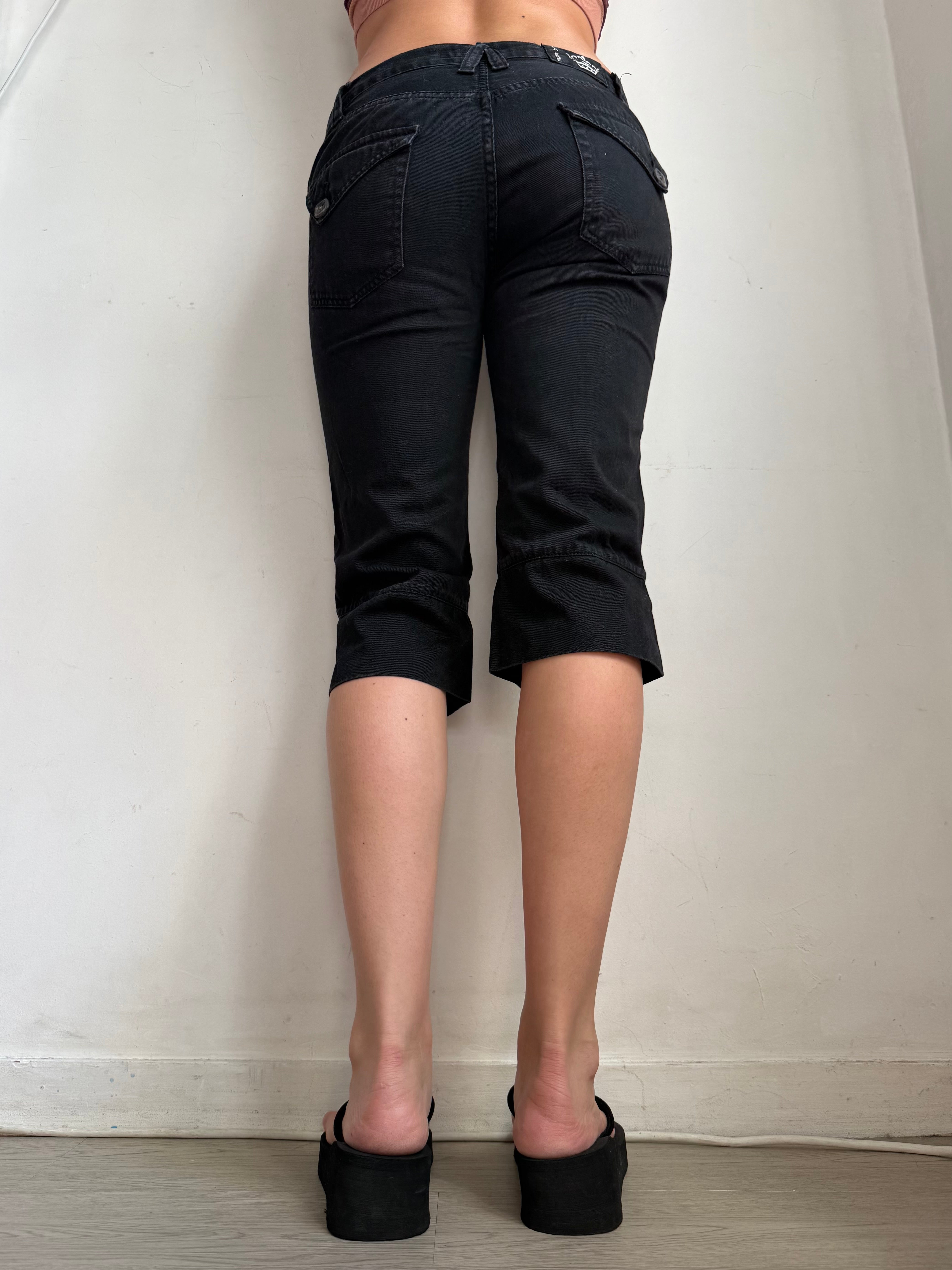 Black denim low rise capri pants (S)