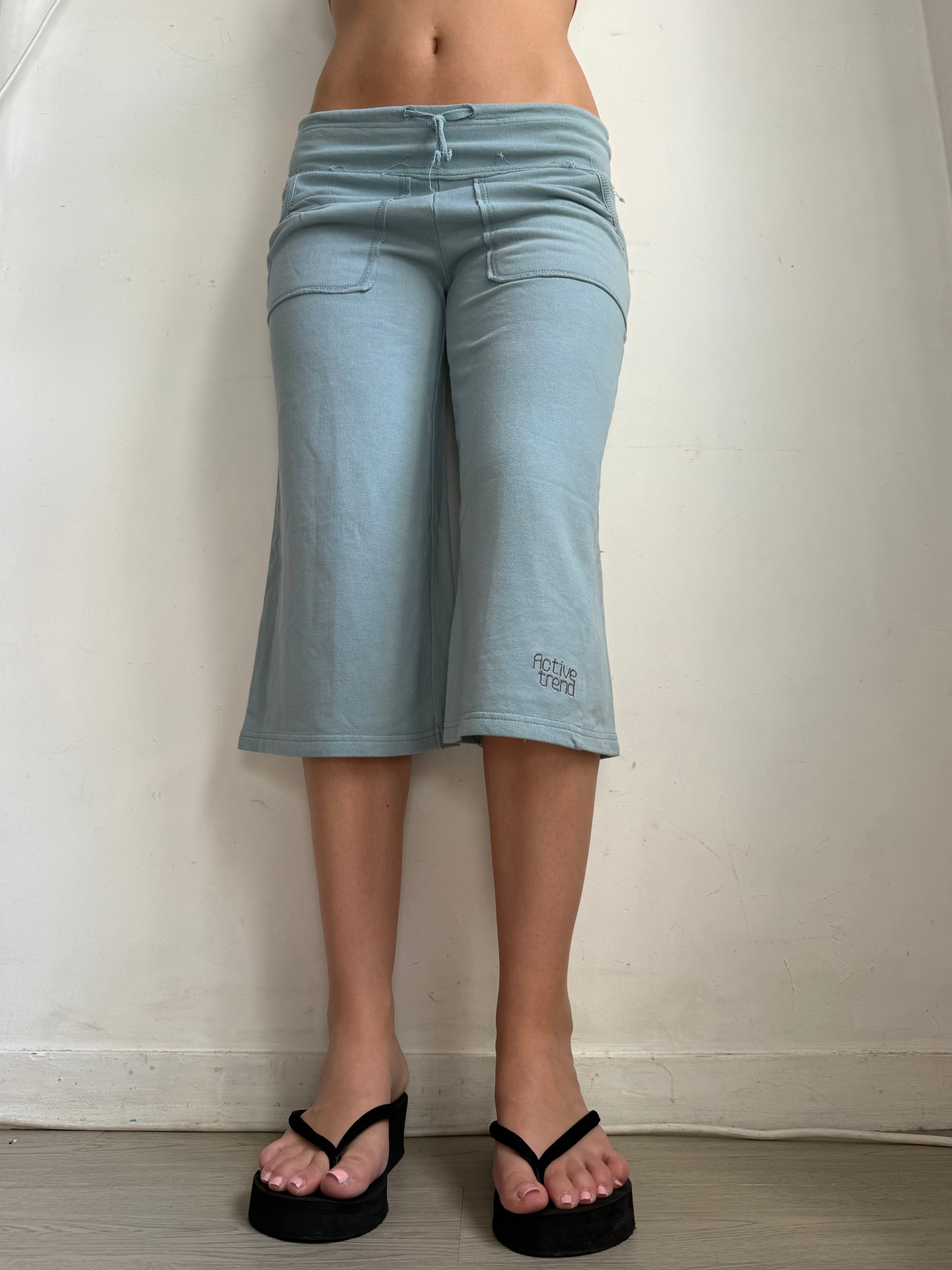 Blue activewear low rise capri pants (S)