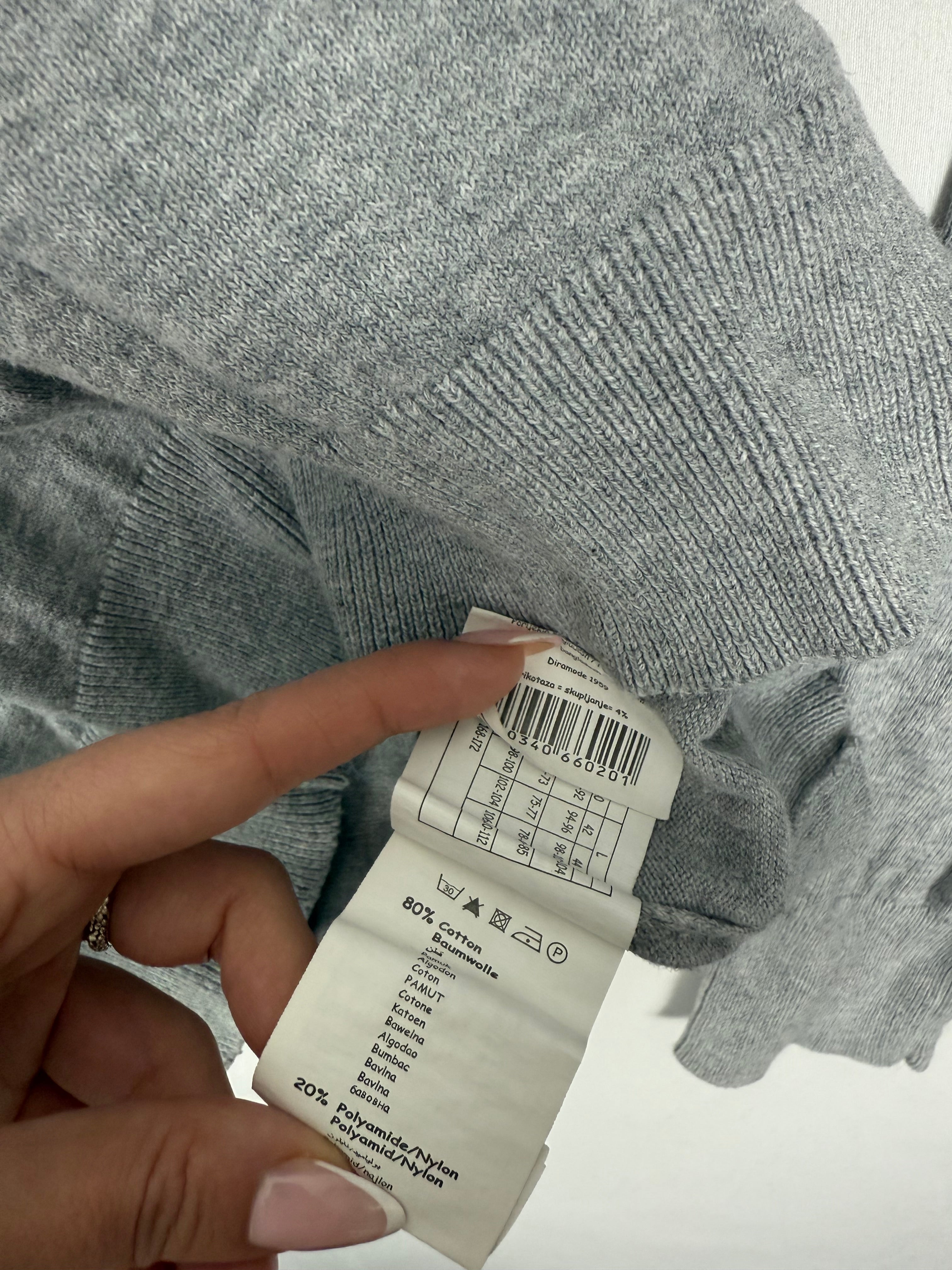 Grey V neck jumper (M)
