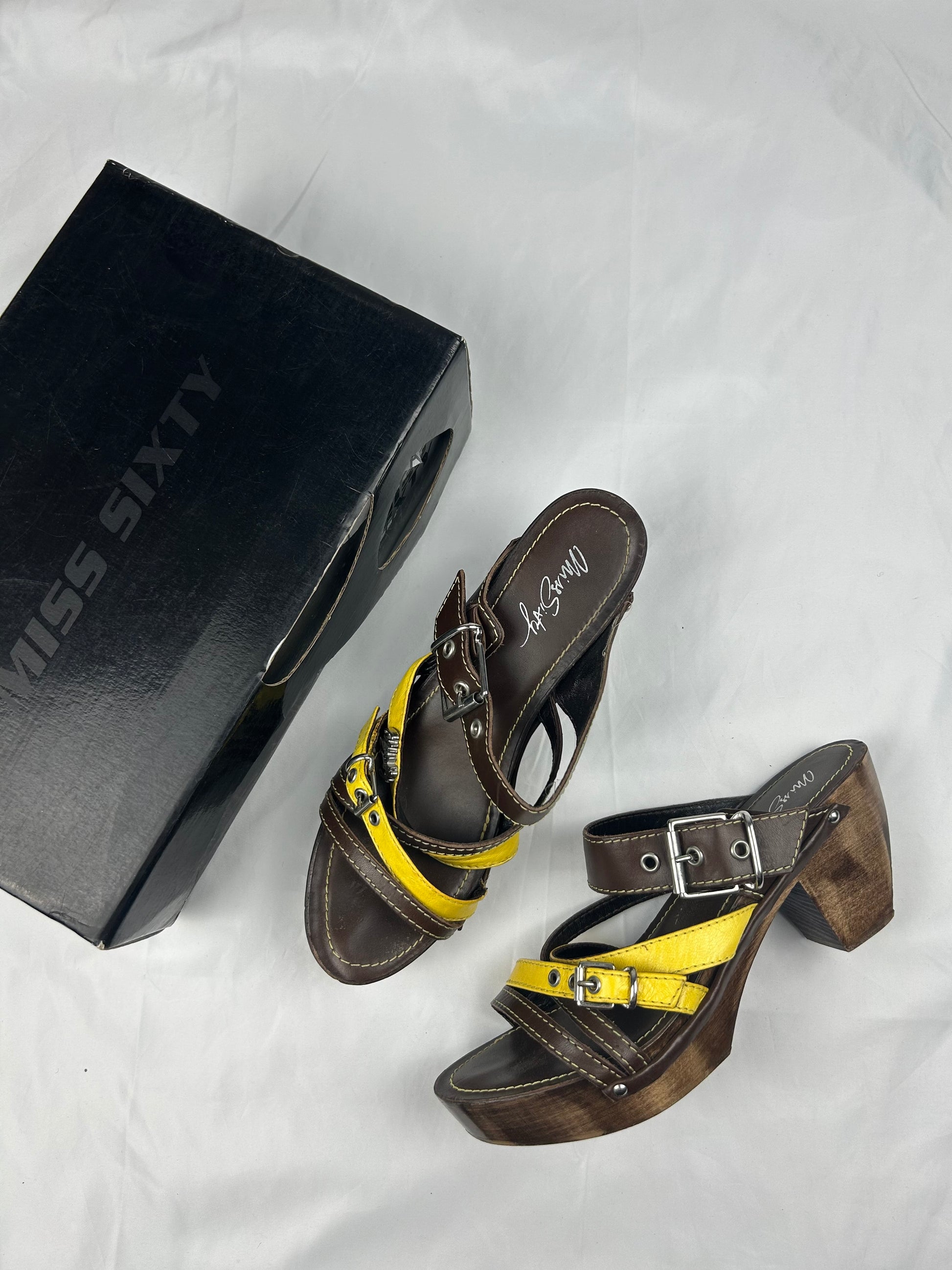 Yellow wood clogs heels (41)