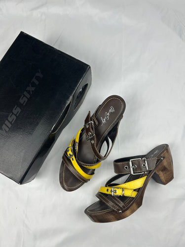 Yellow wood clogs heels (41)