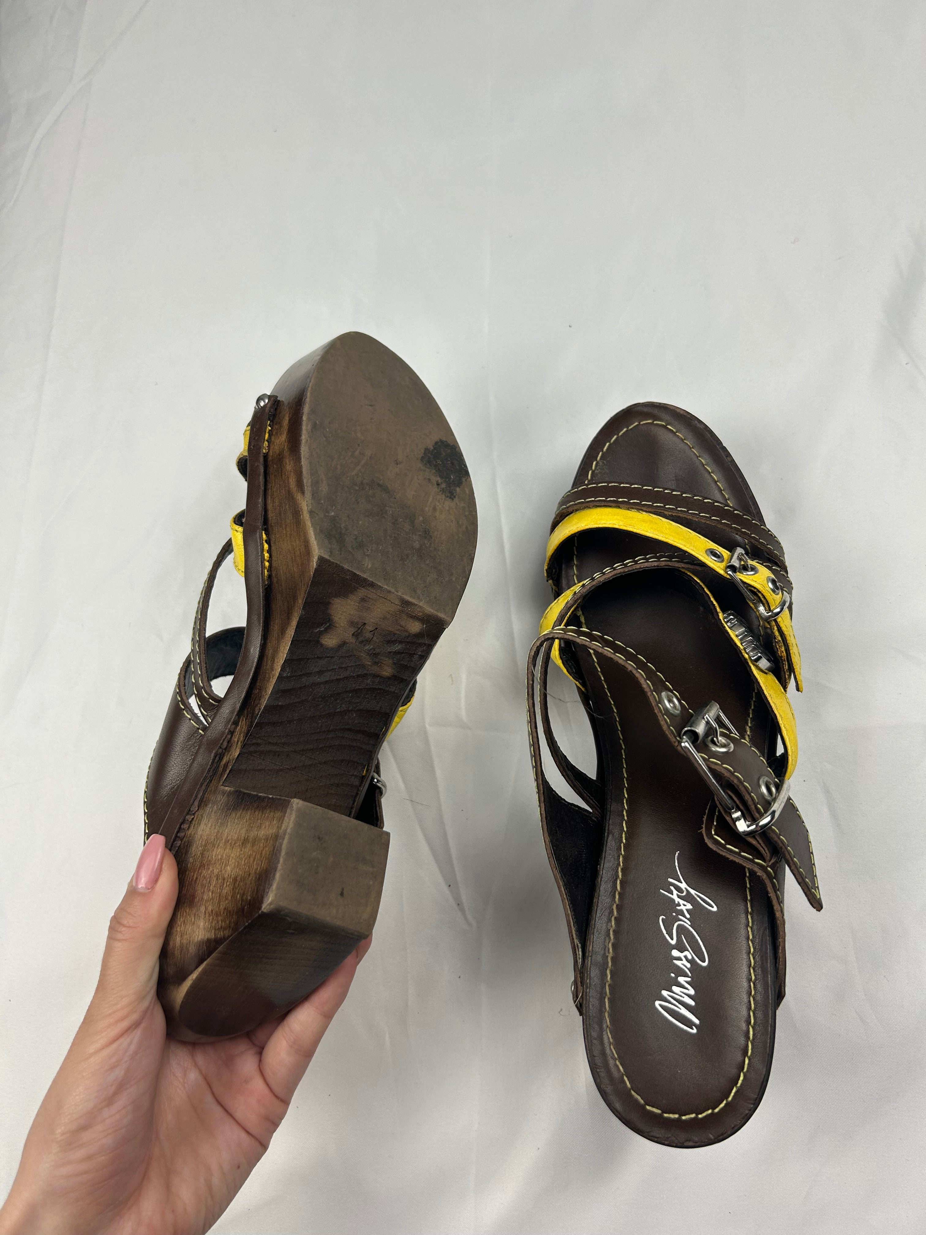 Yellow wood clogs heels (41)