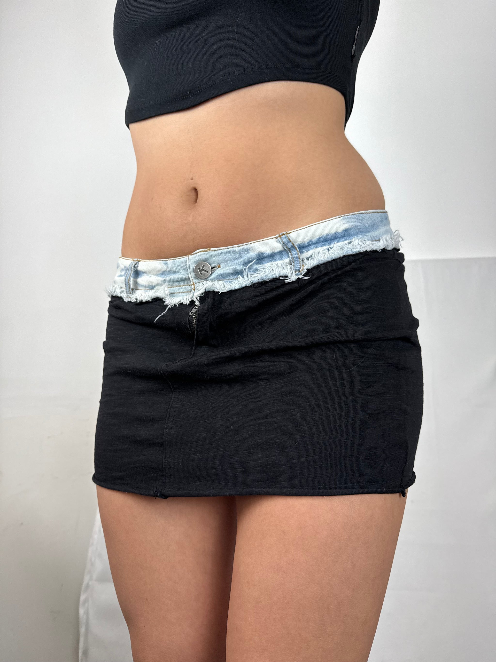 Black cotton low rise mini skirt (S/M)