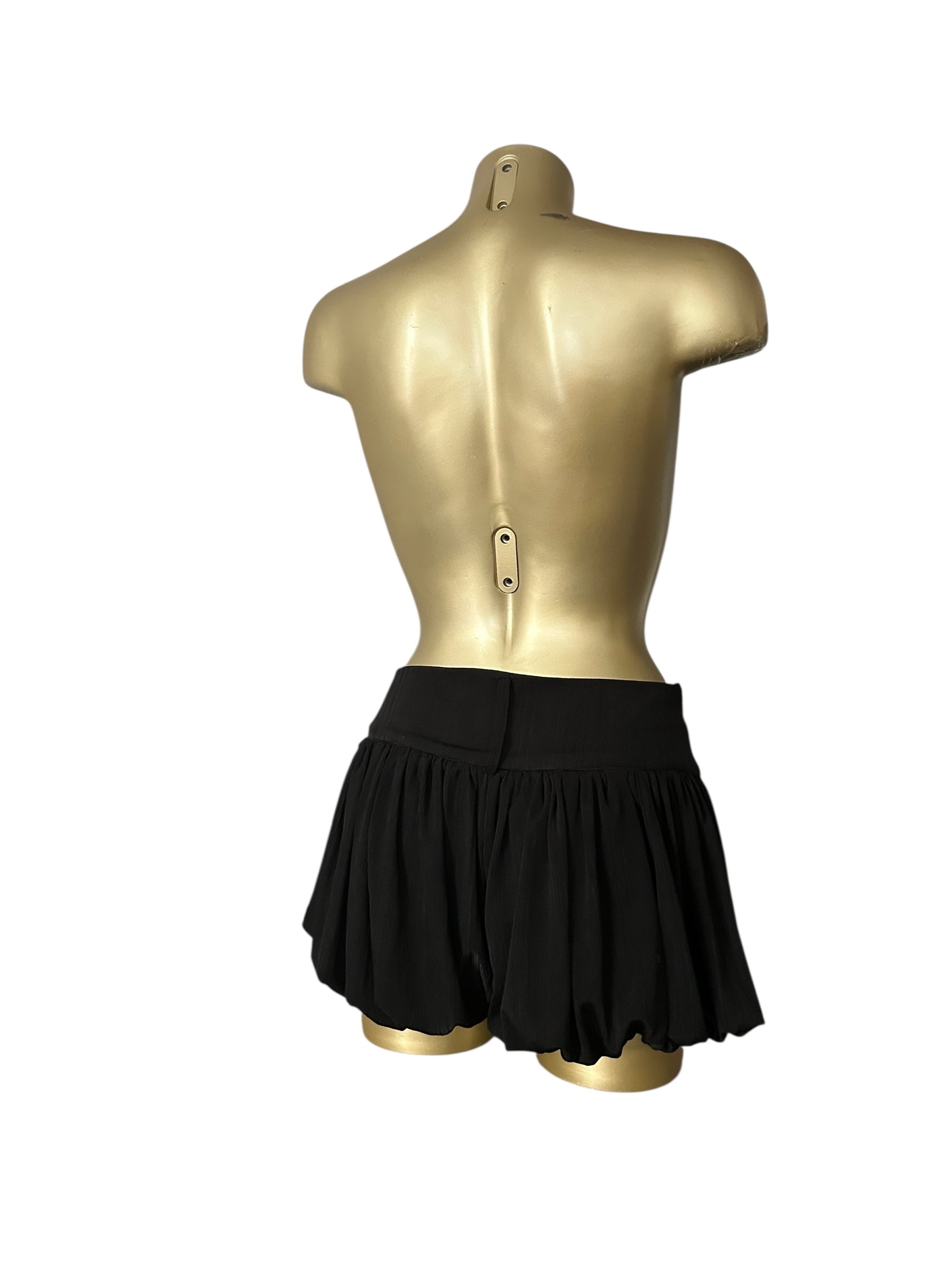 Black pleated balloon low rise mini short (M)