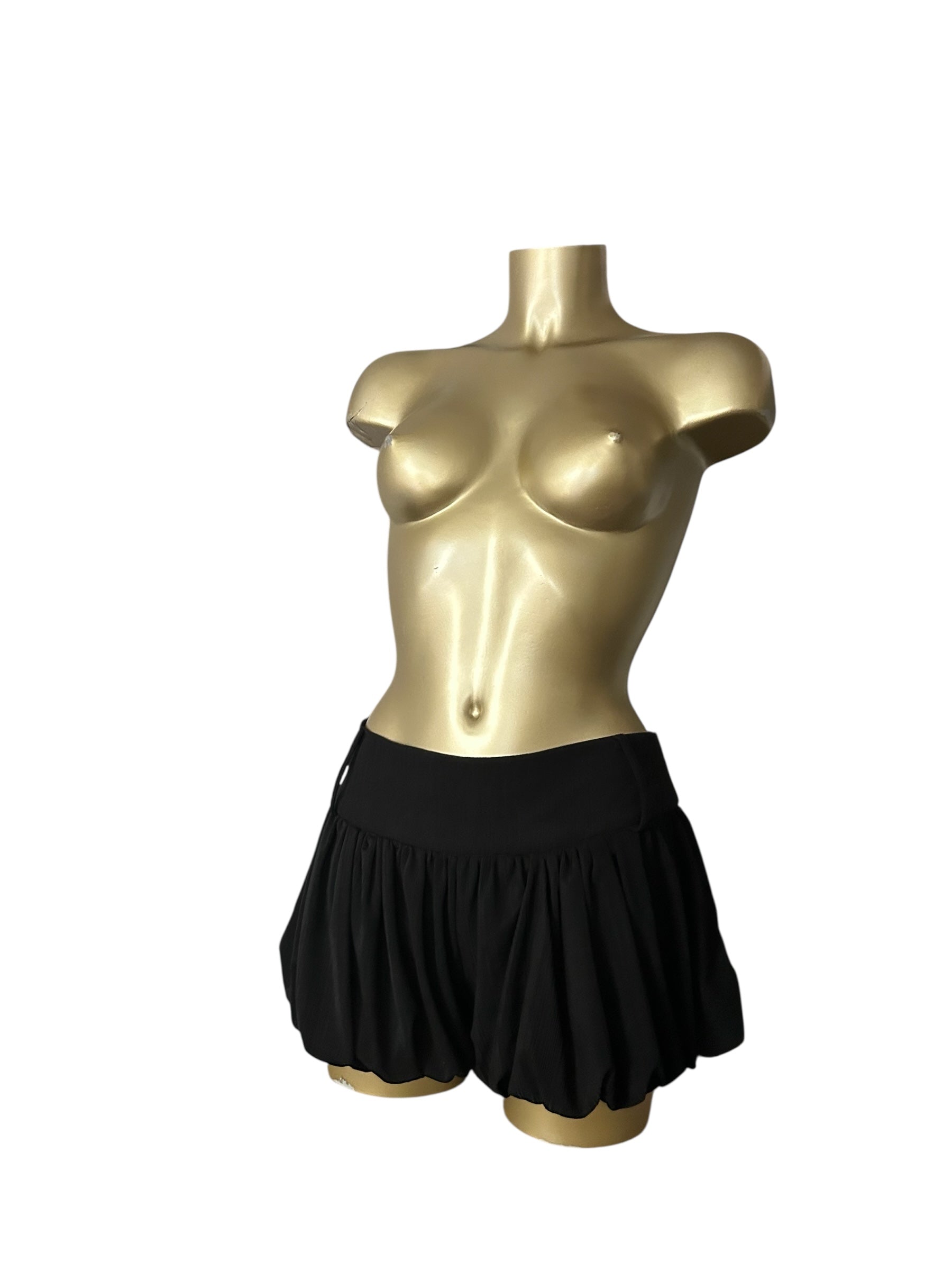 Black pleated balloon low rise mini short (M)