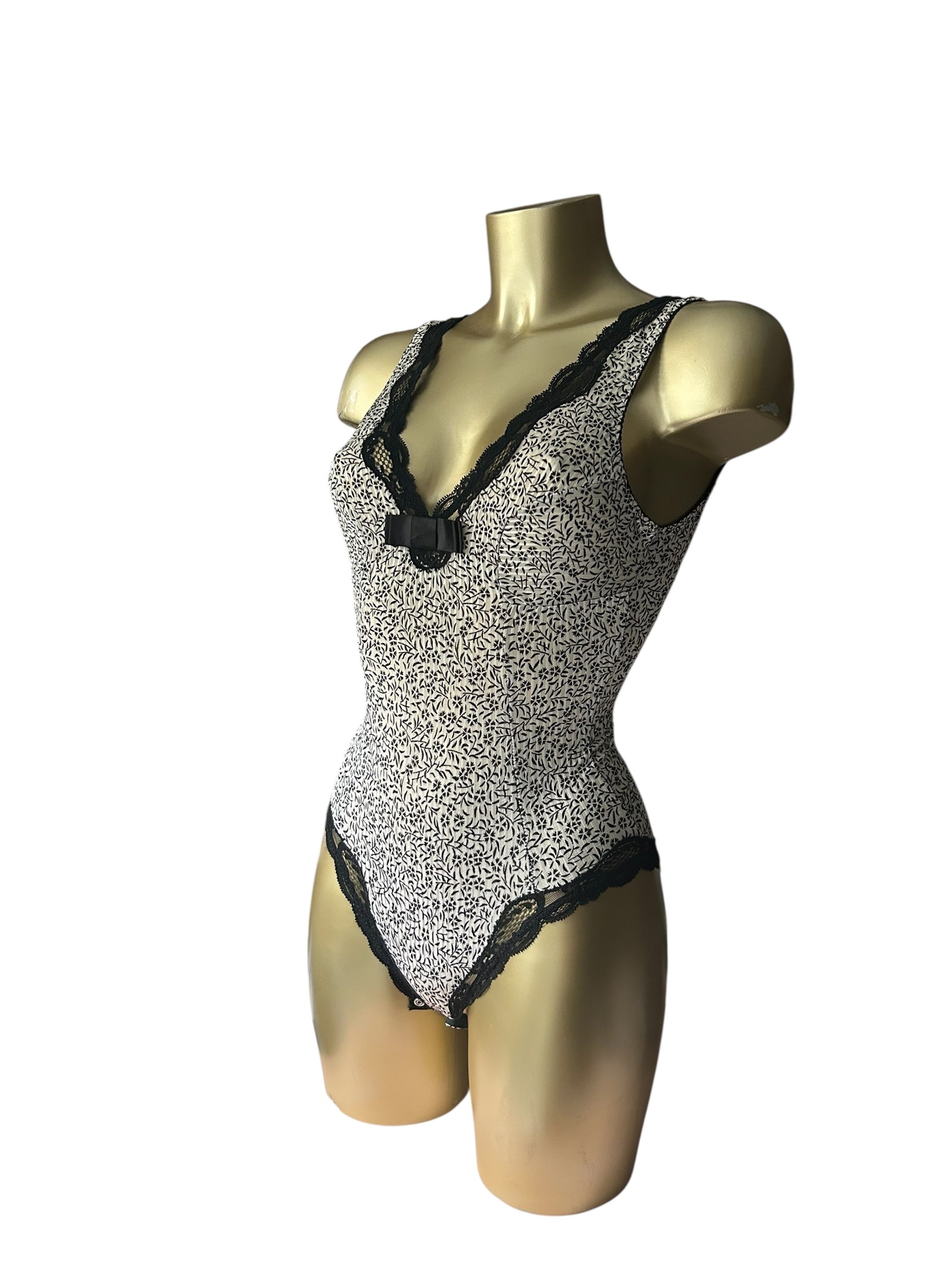 Beige lace detail body top (S)