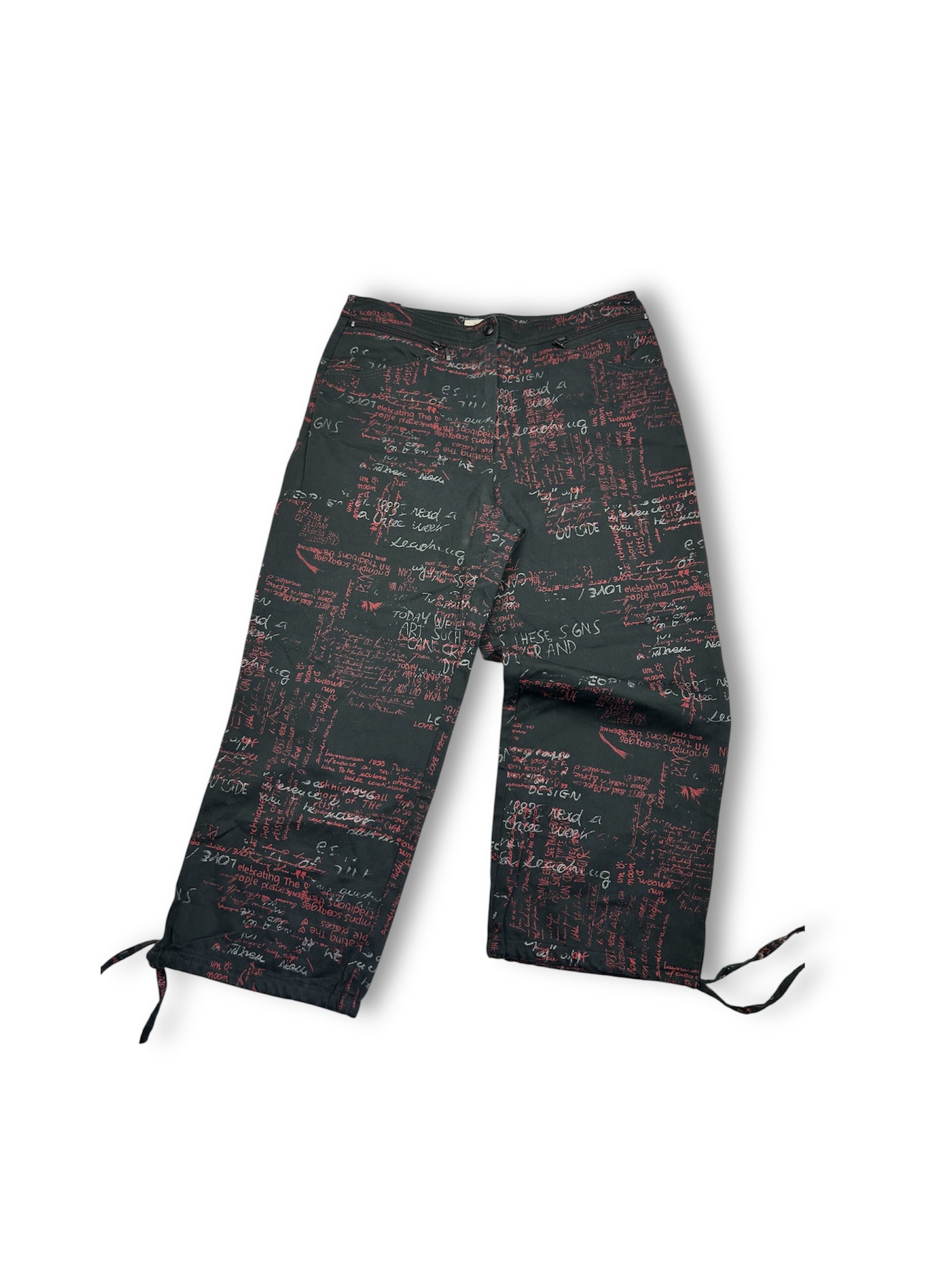 Black graphic mid rise capri pants (M)