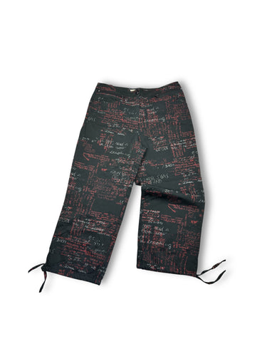 Black graphic mid rise capri pants (M)
