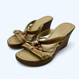 Beige pearls wedge heels mules (37)