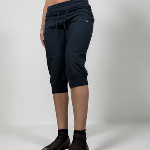 Black cotton low rise joggers capri pants (M)