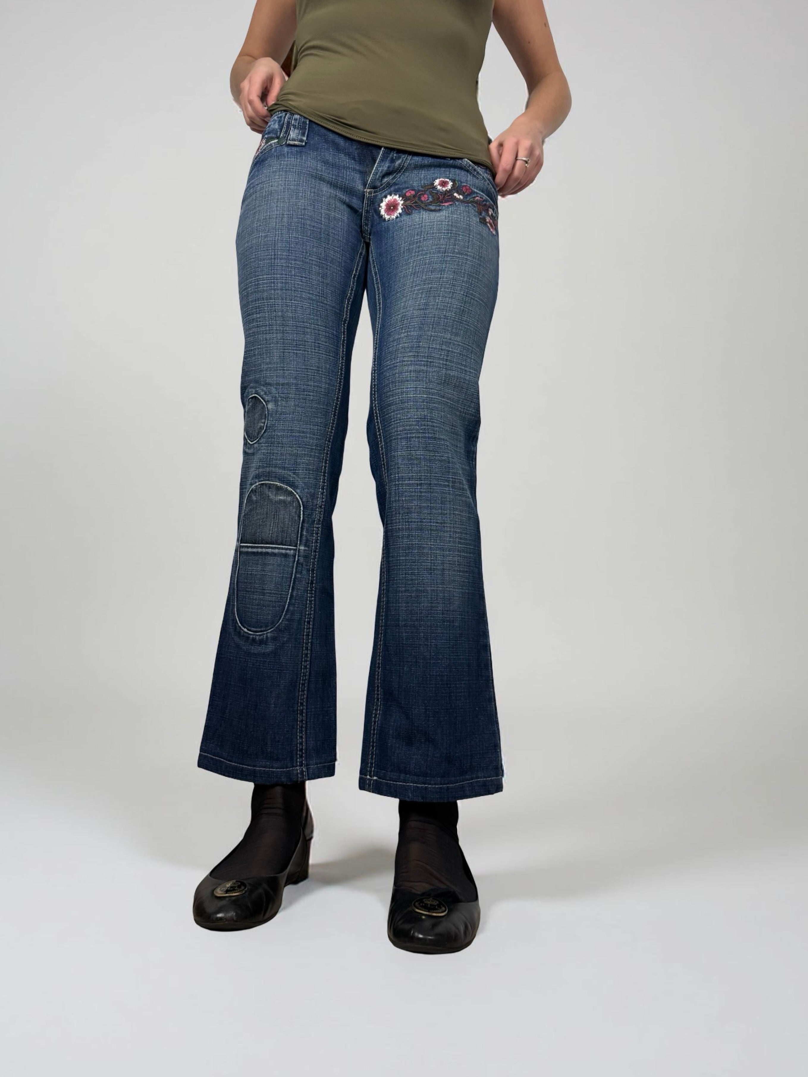 Navy blue embroidered floral low rise capri pants (S)