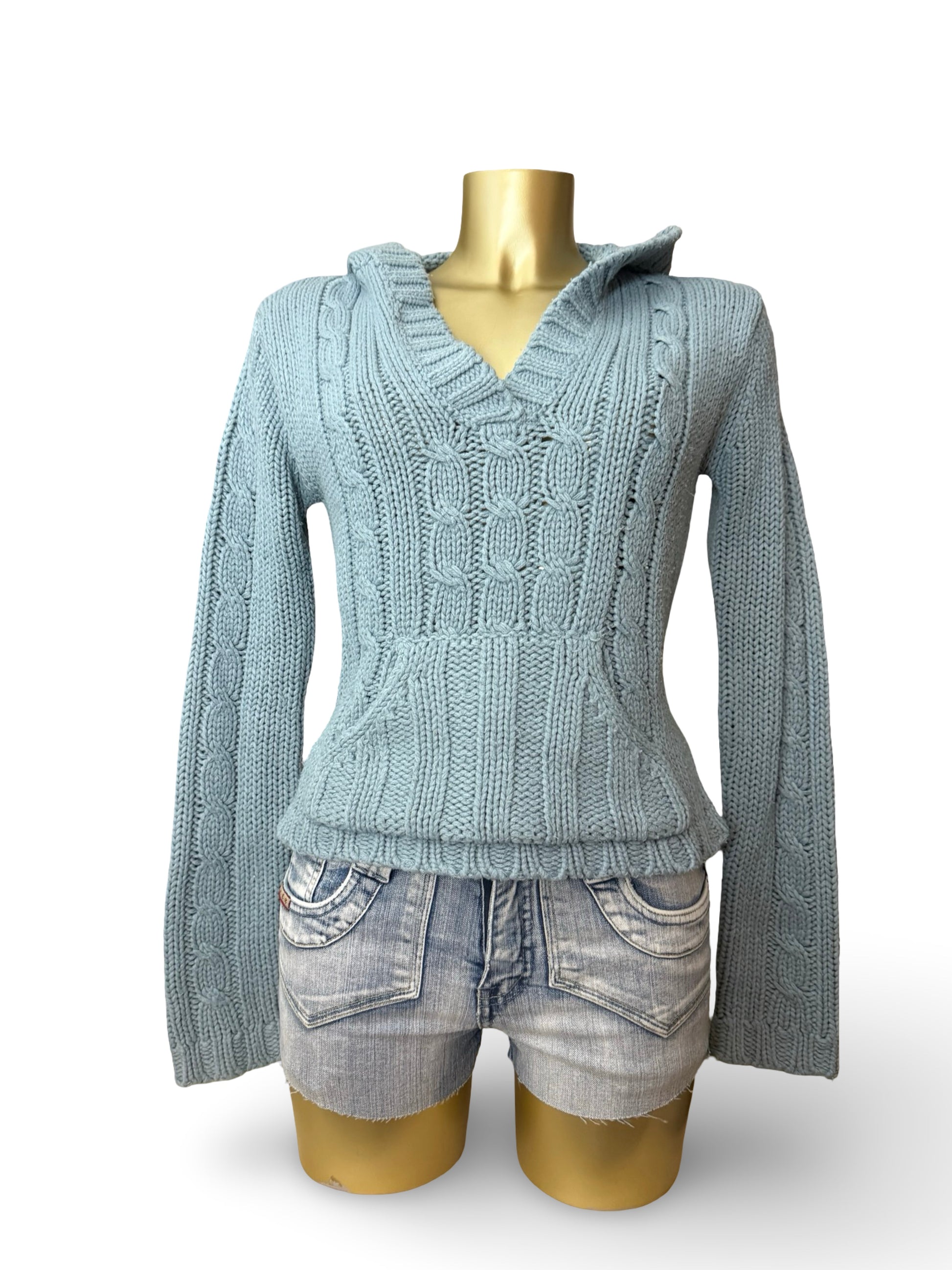 Baby blue knitted hooded jumper (M/L)
