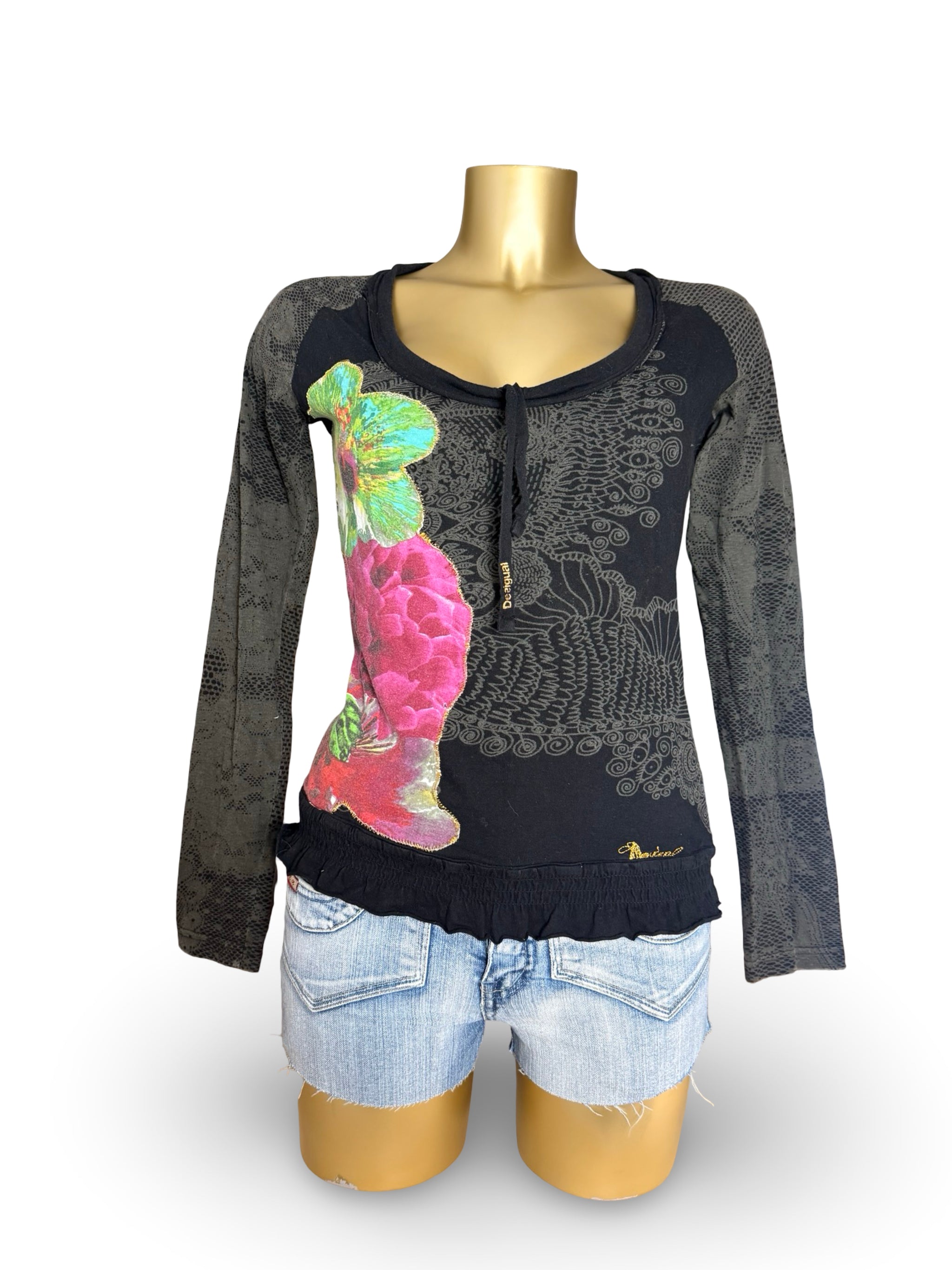 Black graphic long sleeves top (S/M)