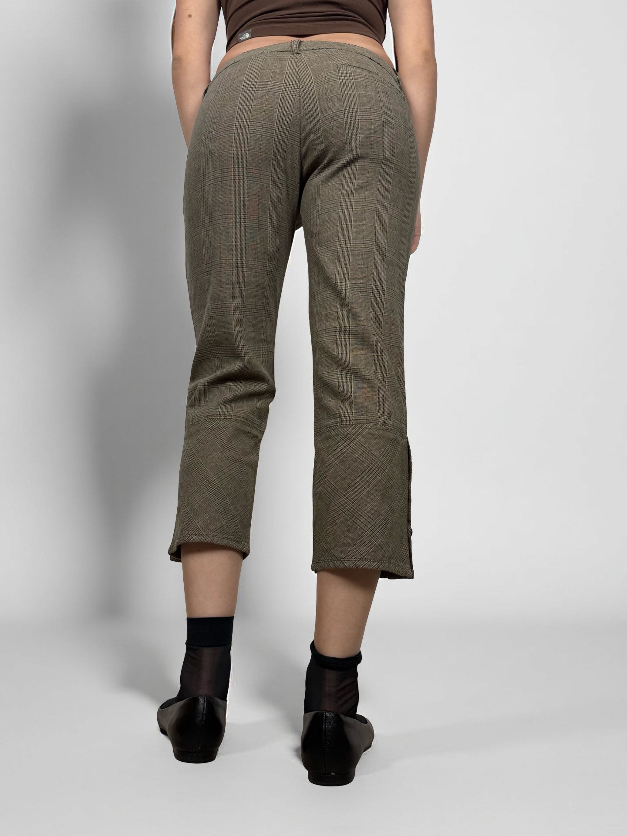 Brown check print low rise capri pants (M)