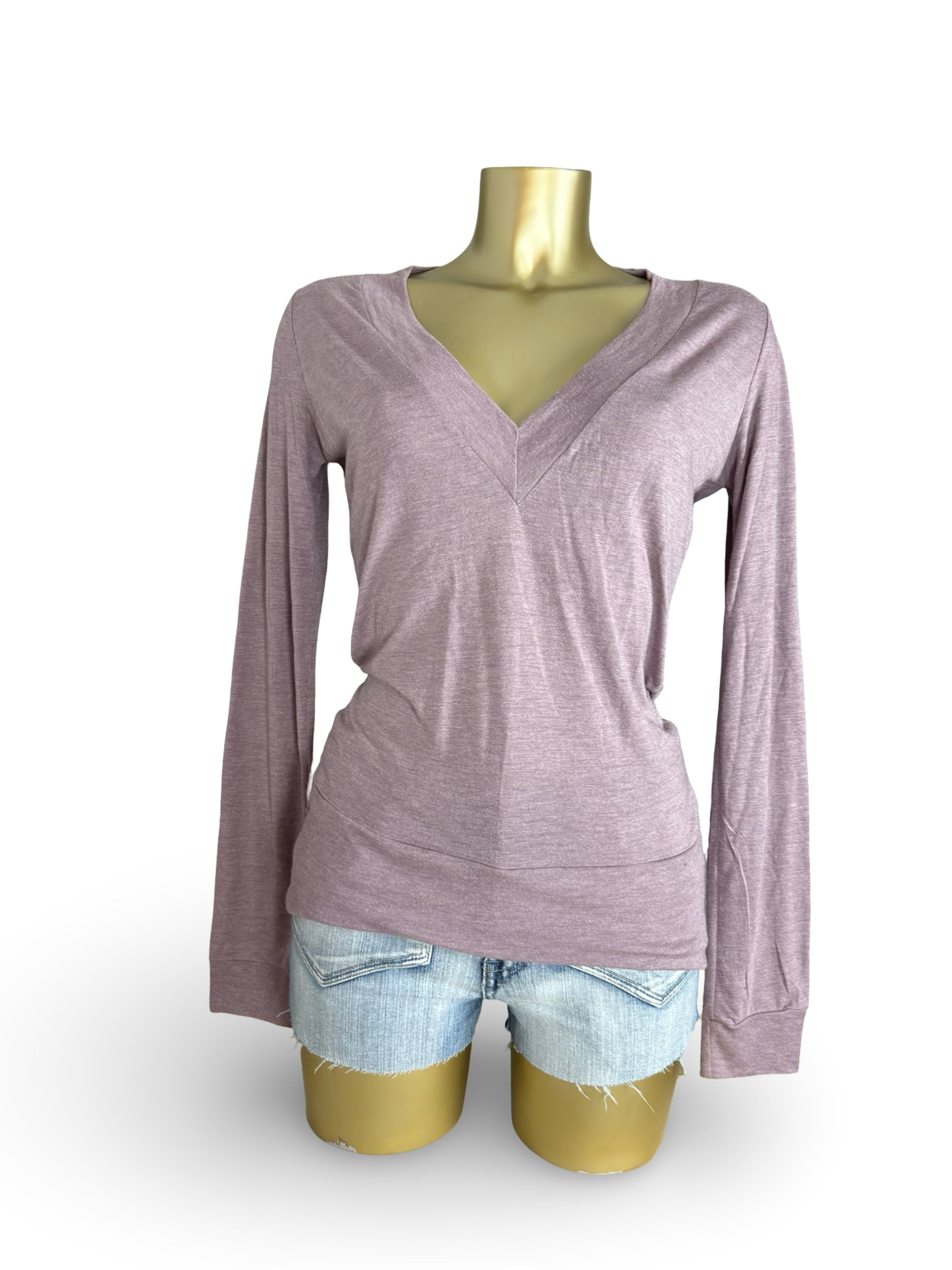 Lilac V neck tight fit long sleeves top (M)