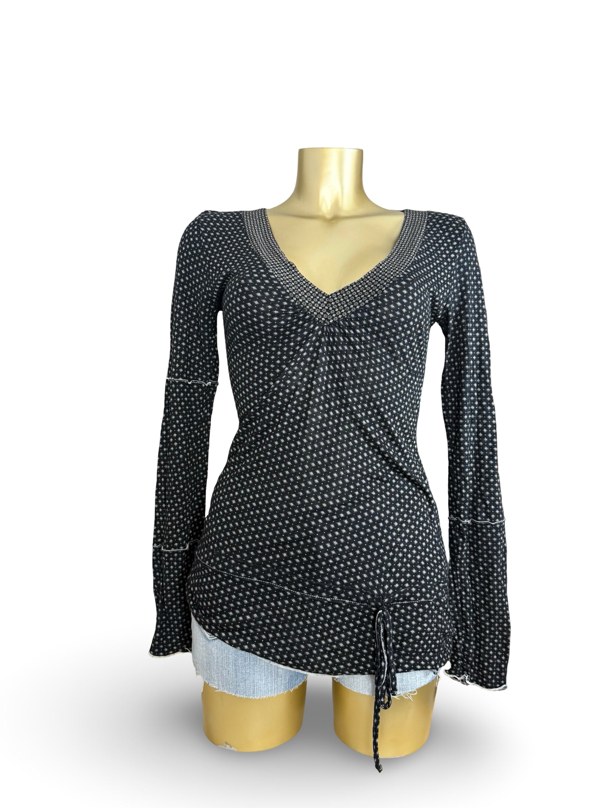 Black V neck long sleeves top (S/M)