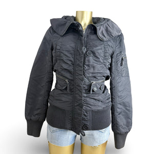 Black hooded puffer jacket (M)