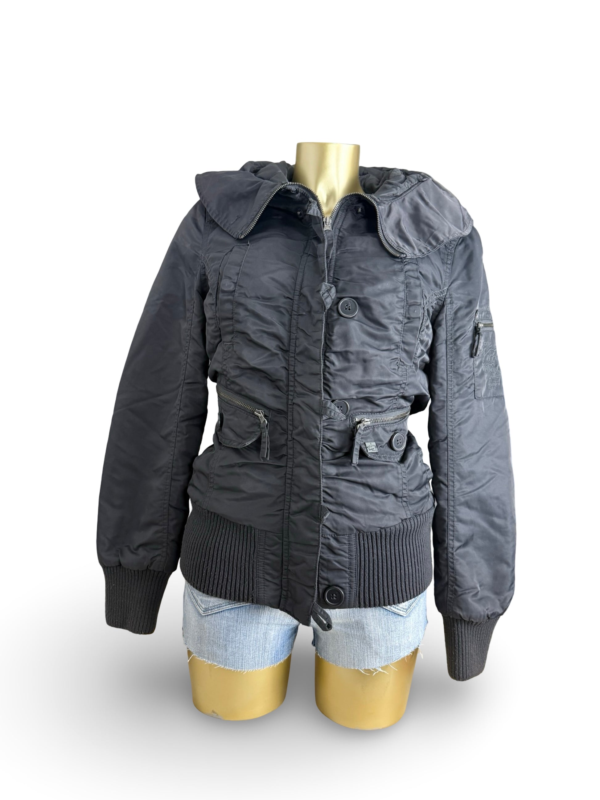 Black hooded puffer jacket (M)