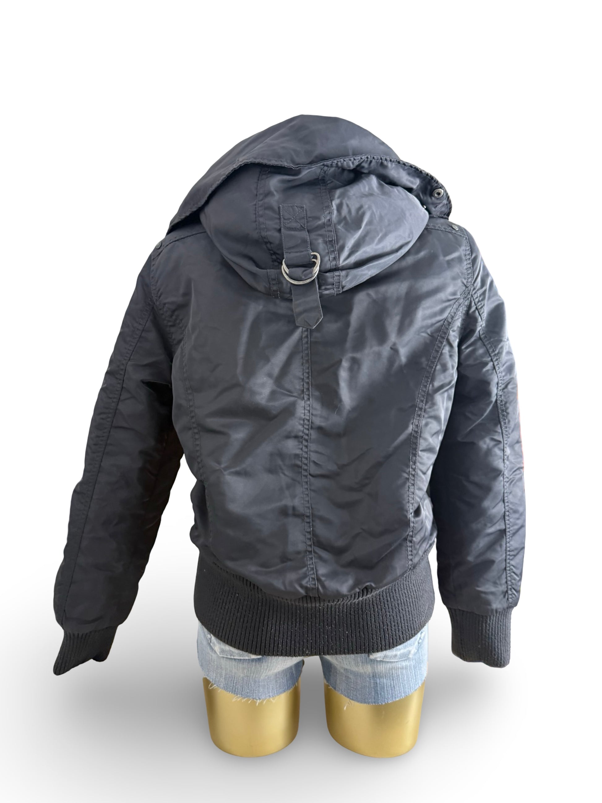 Black hooded puffer jacket (M)