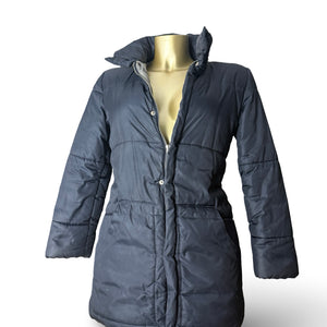 Black spell out logo puffer jacket (XS)