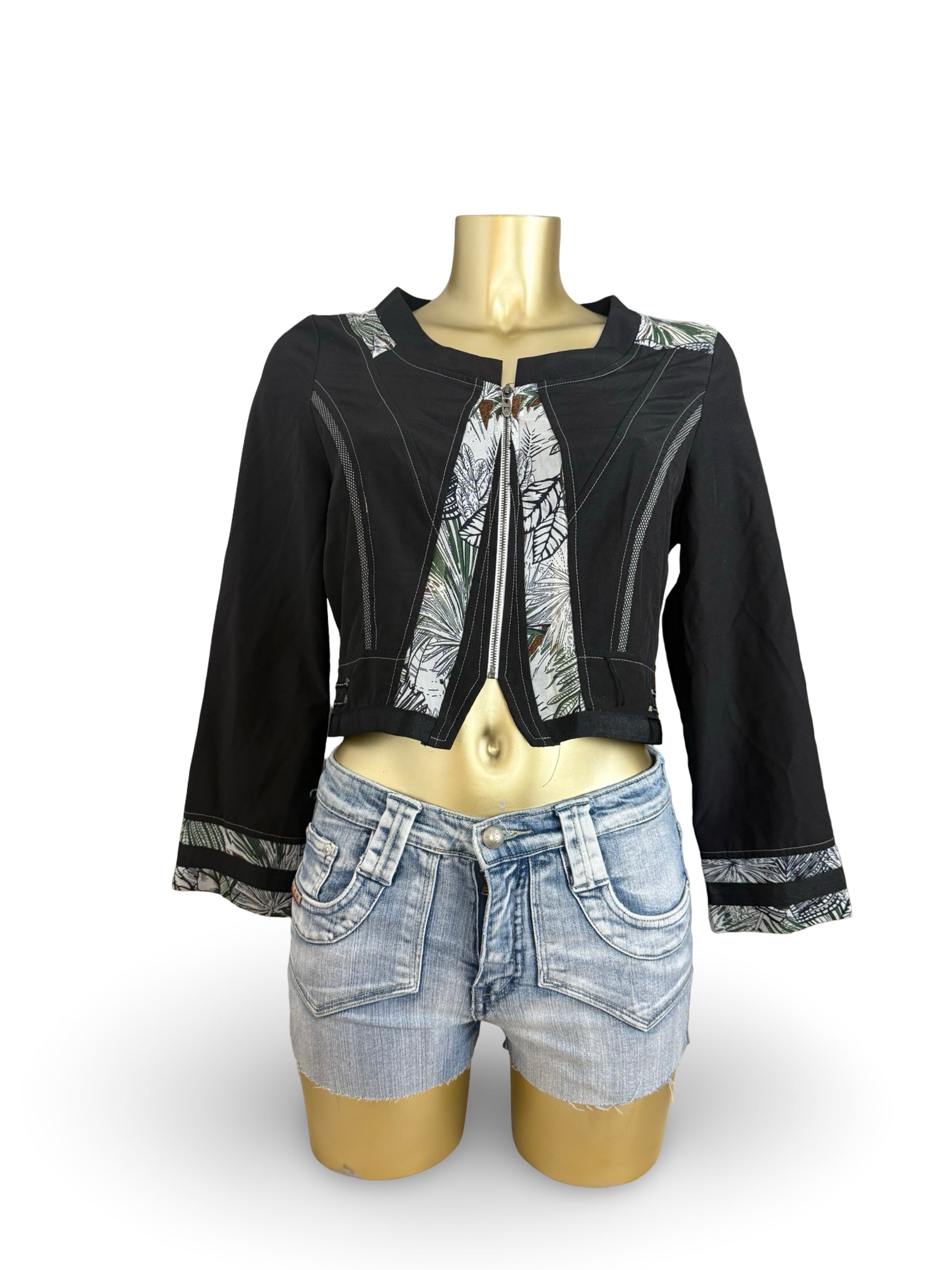 Black zip up long sleeves top (L)