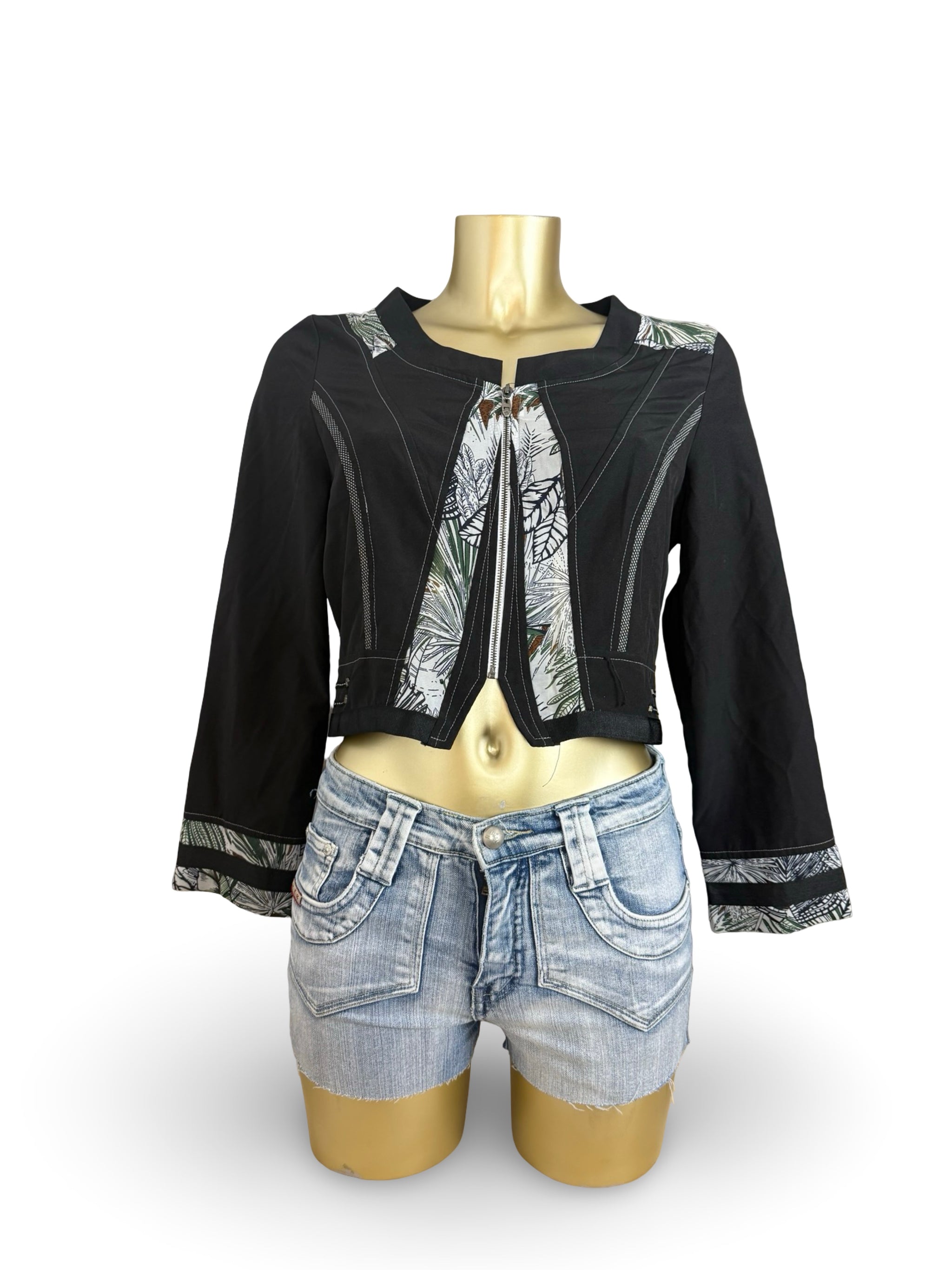 Black zip up long sleeves top (L)