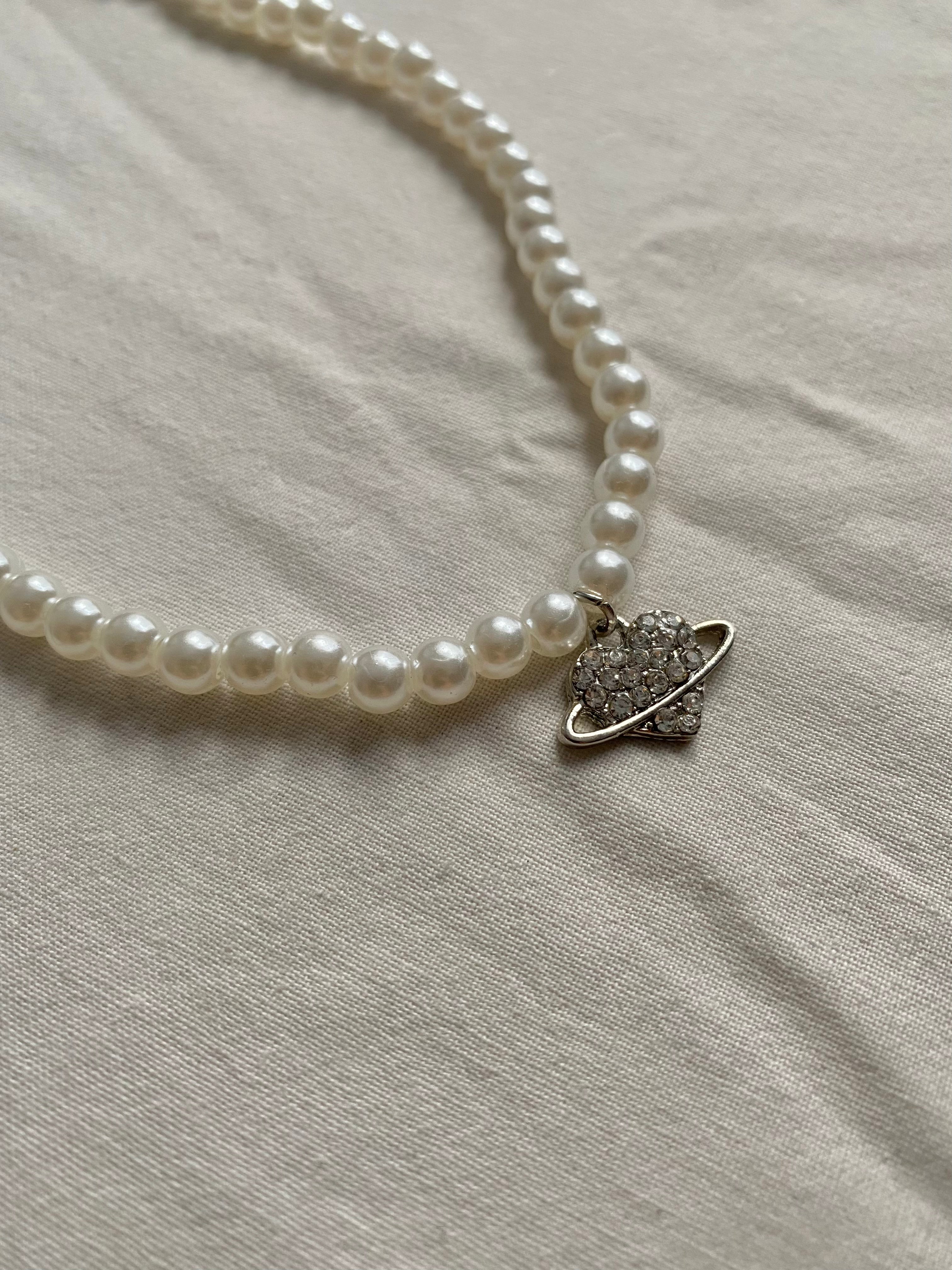 Pearl necklace with planet 2025